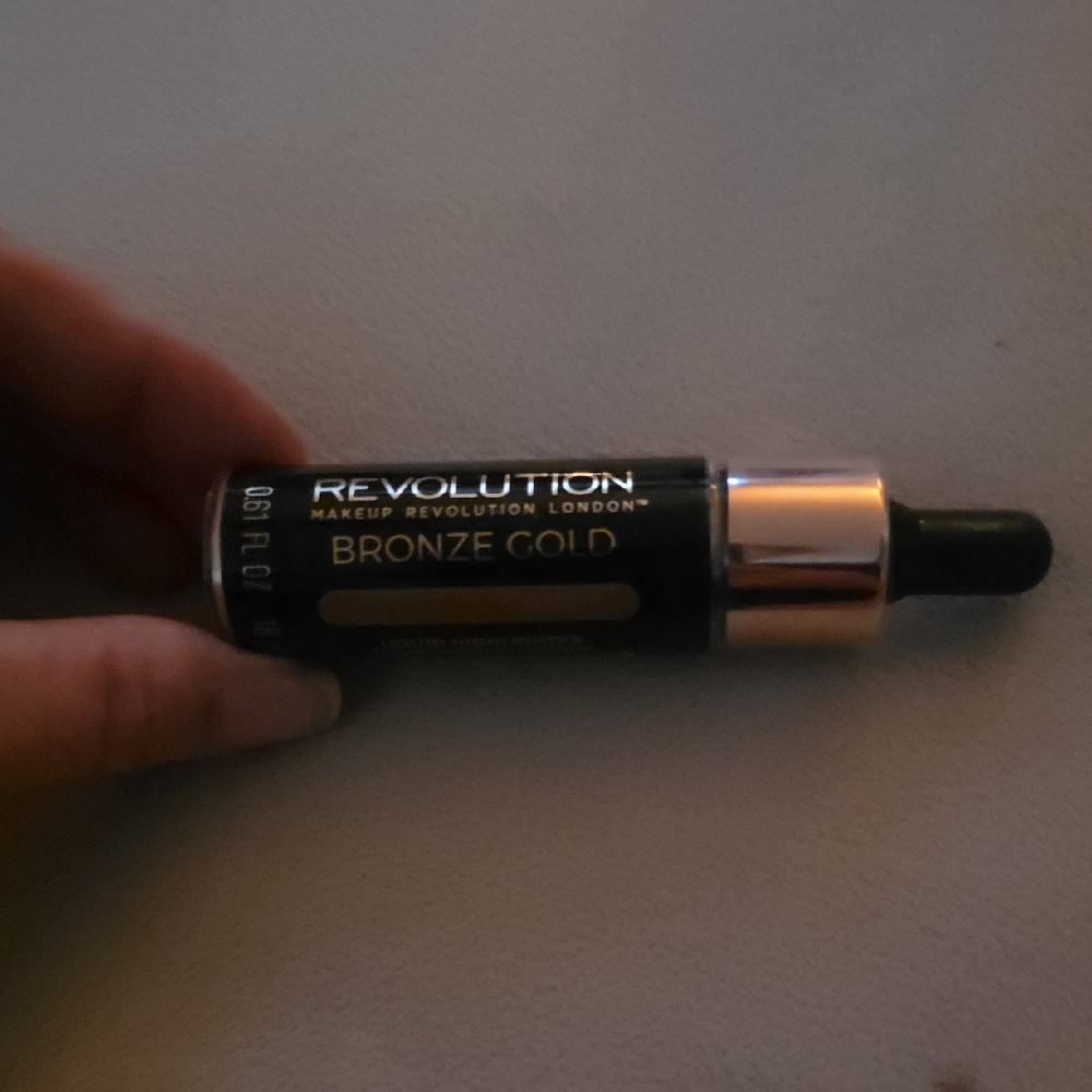 Revolution Bronze Gold Illuminating Drops